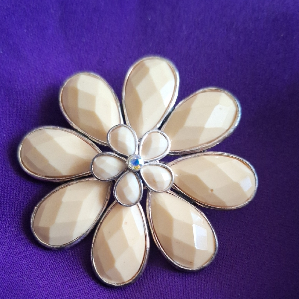 Vintage/antique Flower Brooch